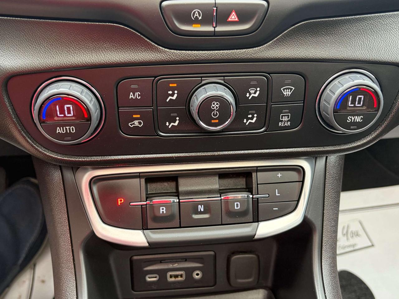 2024 GMC Terrain SLE/HEATED SEATS/PWR ROOF/REMOTE START/CALL PICTON Photo