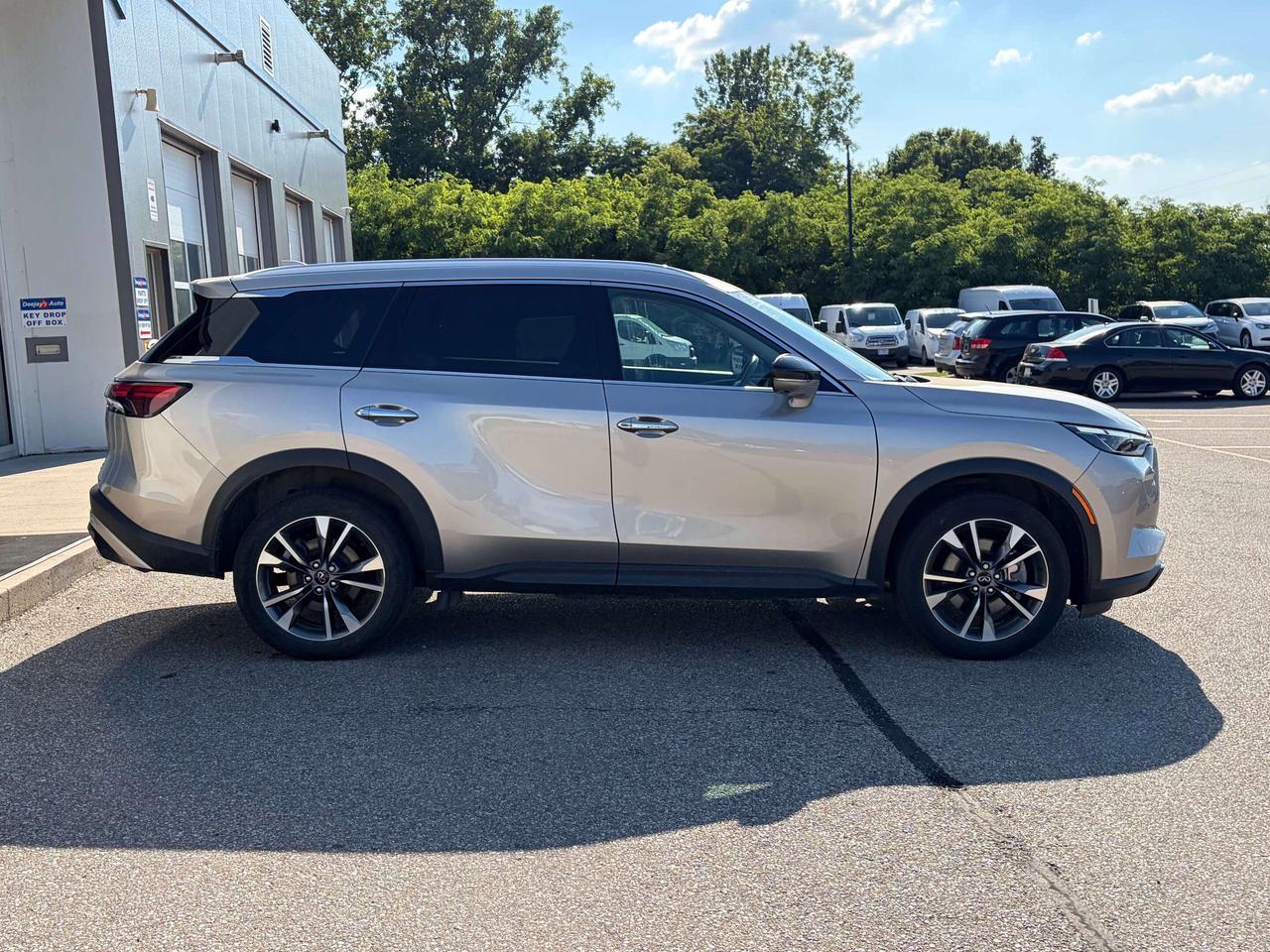 2024 Infiniti QX60 LUXE Sunroof/Moonroof AWD Photo