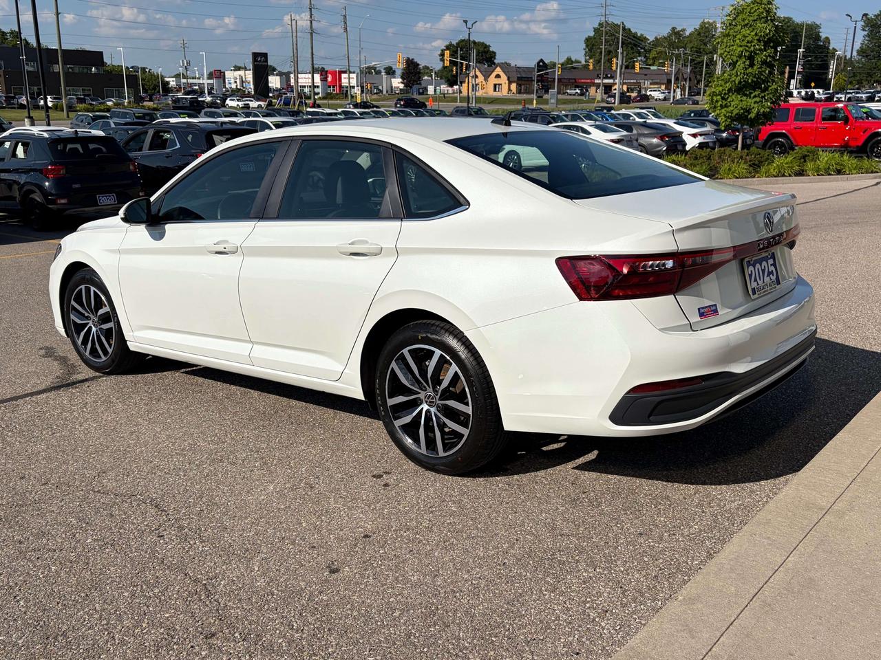 2025 Volkswagen Jetta Comfortline FWD   Factory Warranty   Clean Carfax Photo2