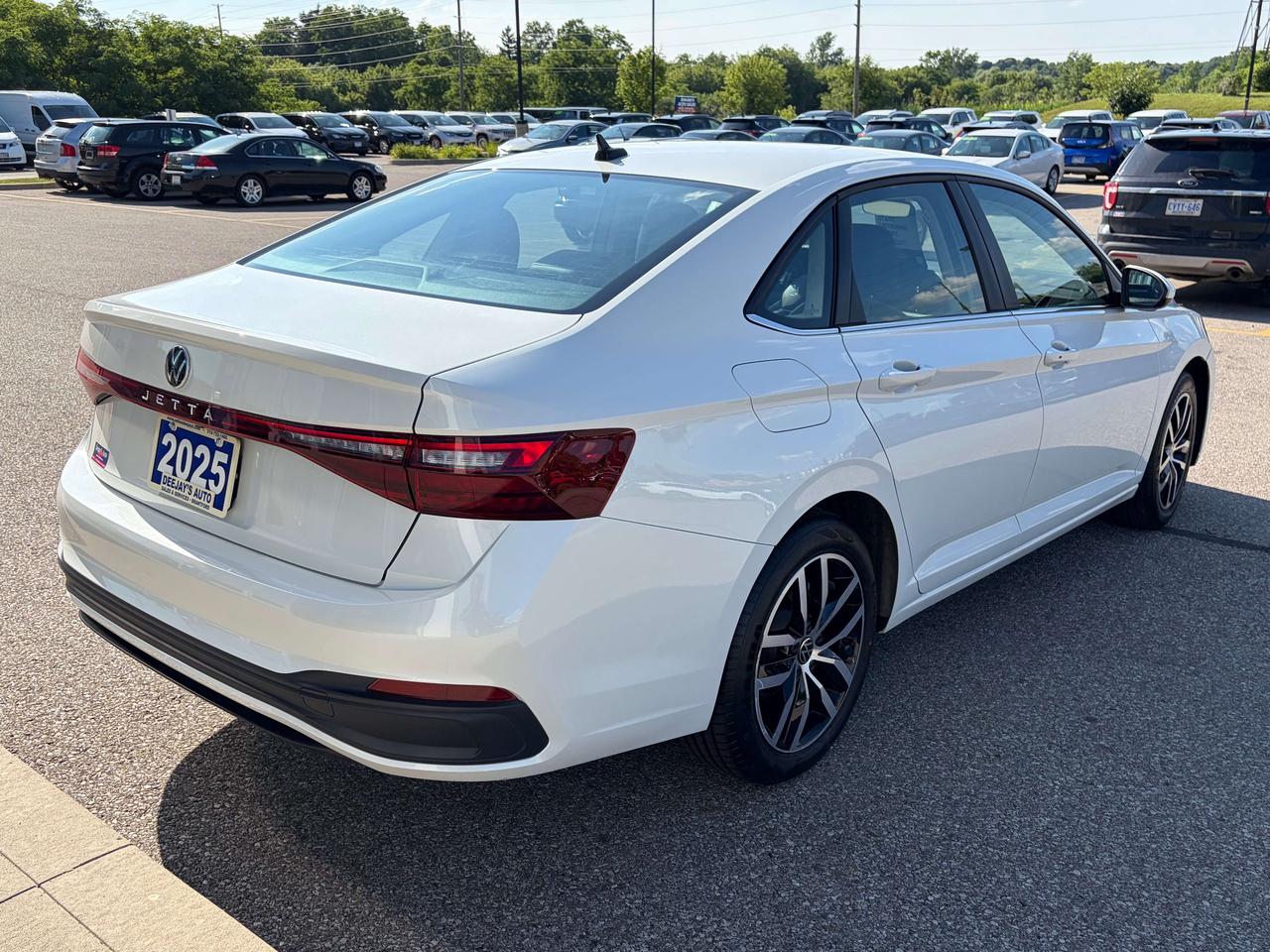 2025 Volkswagen Jetta Comfortline FWD   Factory Warranty   Clean Carfax Photo