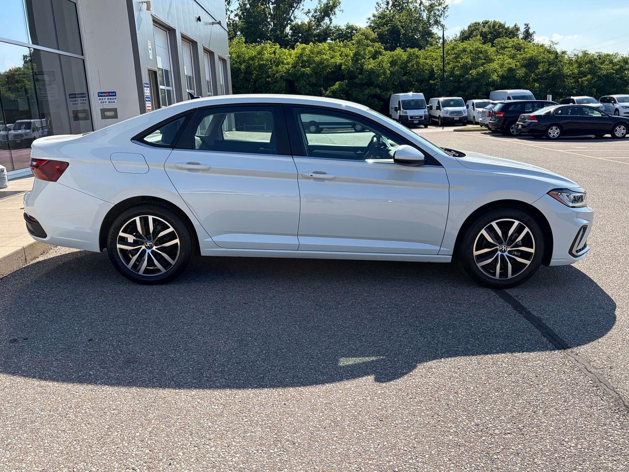 2025 Volkswagen Jetta Comfortline FWD   Factory Warranty   Clean Carfax Photo