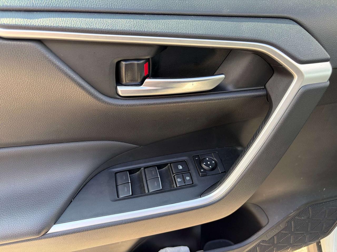 2025 Toyota RAV4 XLE   Clean Carfax Photo