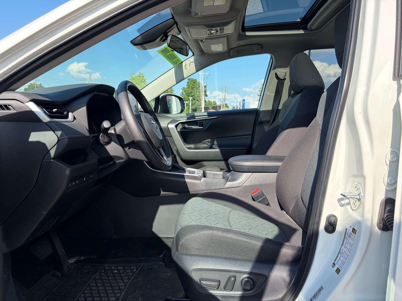 2025 Toyota RAV4 XLE   Clean Carfax Photo
