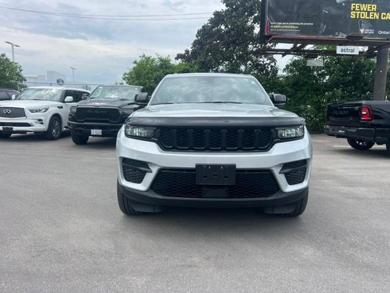 2025 Jeep Grand Cherokee Laredo 4dr 4x4 Photo