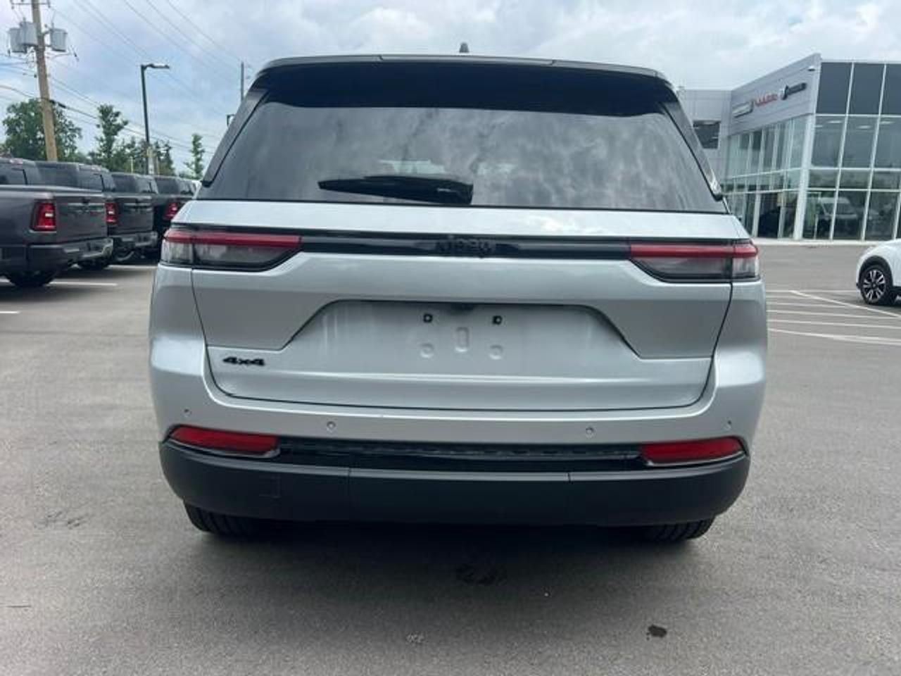 2025 Jeep Grand Cherokee Laredo 4dr 4x4 Photo2