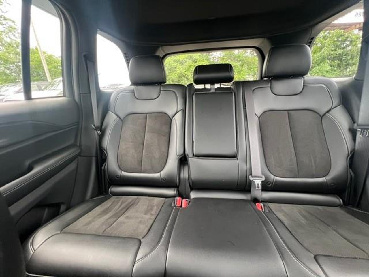 2025 Jeep Grand Cherokee Laredo 4dr 4x4 Photo