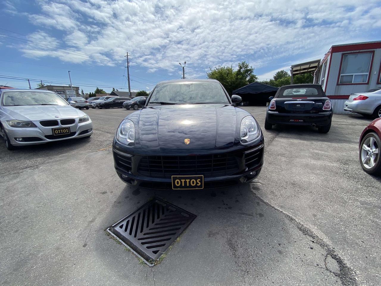 2018 Porsche Macan AWD Photo