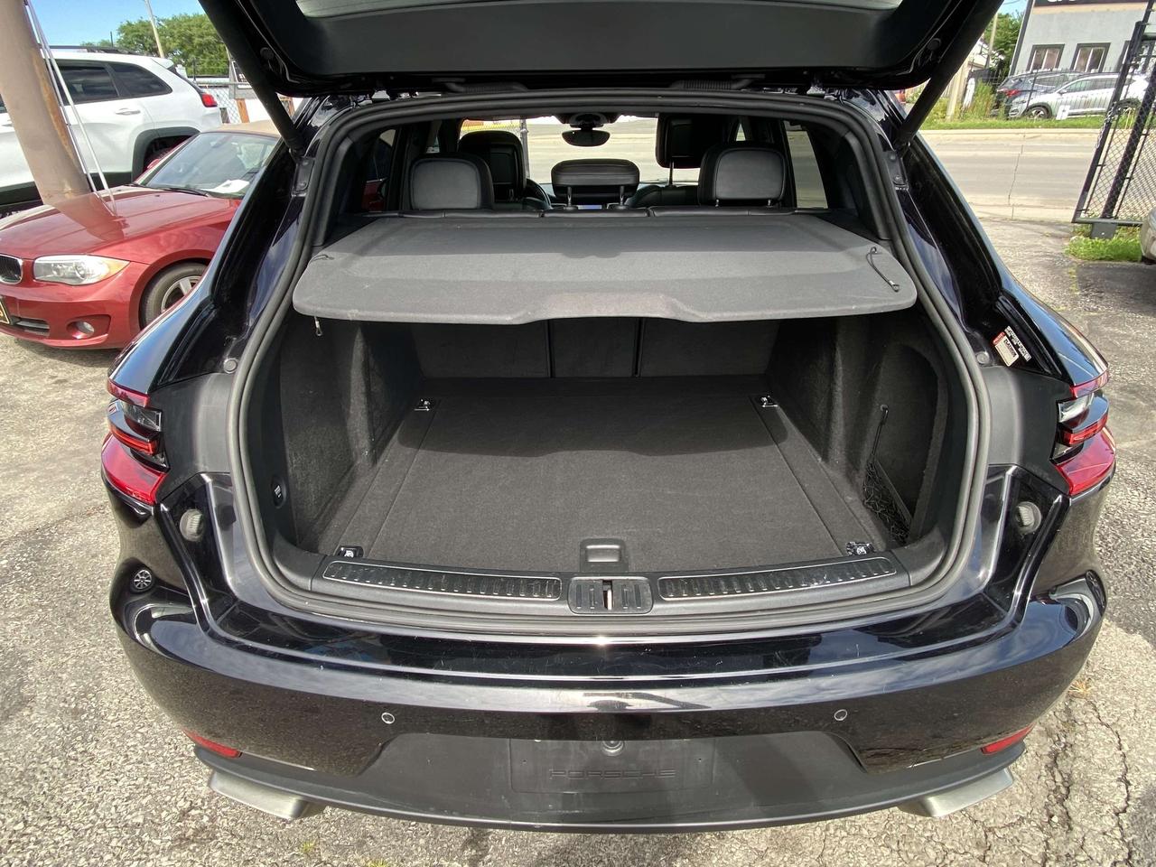 2018 Porsche Macan AWD Photo