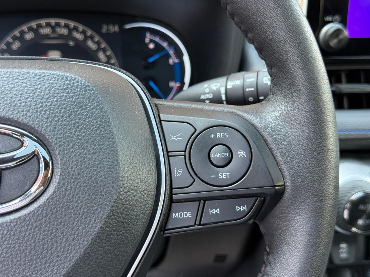 2023 Toyota RAV4 Hybrid SE   AWD   HYBRID   NO ACCIDENT   ONE OWNER Photo