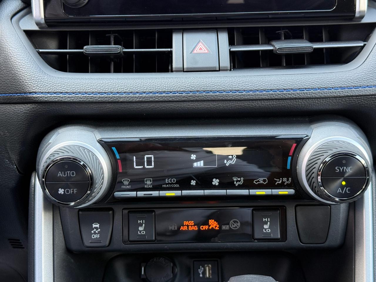 2023 Toyota RAV4 Hybrid SE   AWD   HYBRID   NO ACCIDENT   ONE OWNER Photo