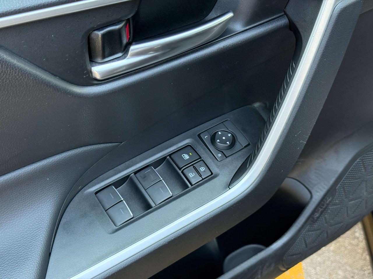 2023 Toyota RAV4 SE   AWD   HYBRID   NO ACCIDENT   ONE OWNER Photo