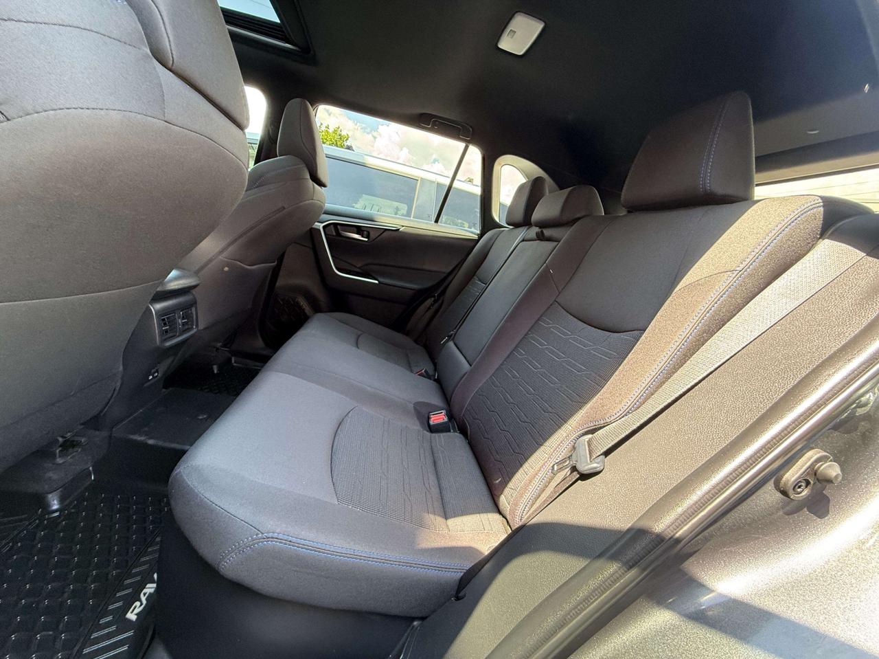 2023 Toyota RAV4 SE   AWD   HYBRID   NO ACCIDENT   ONE OWNER Photo