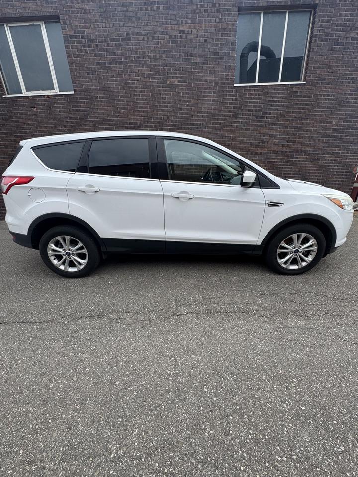 2016 Ford Escape 4WD SE Photo4