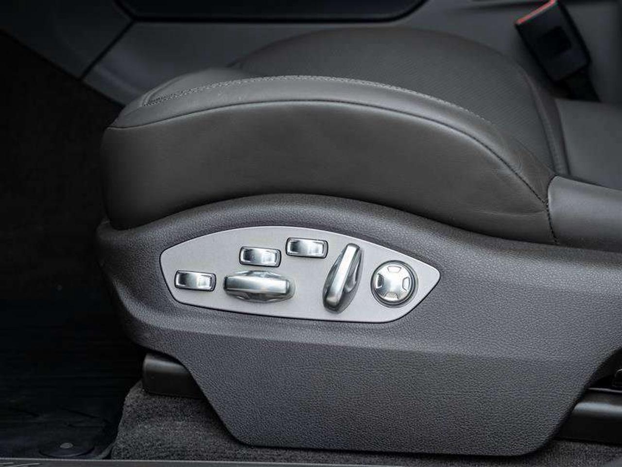 2026 Porsche Macan AWD Premium Pkg Plus 20 Macan S Wheels in Highly Polished Dark Titanium Surround View  Clear LED Ta Photo
