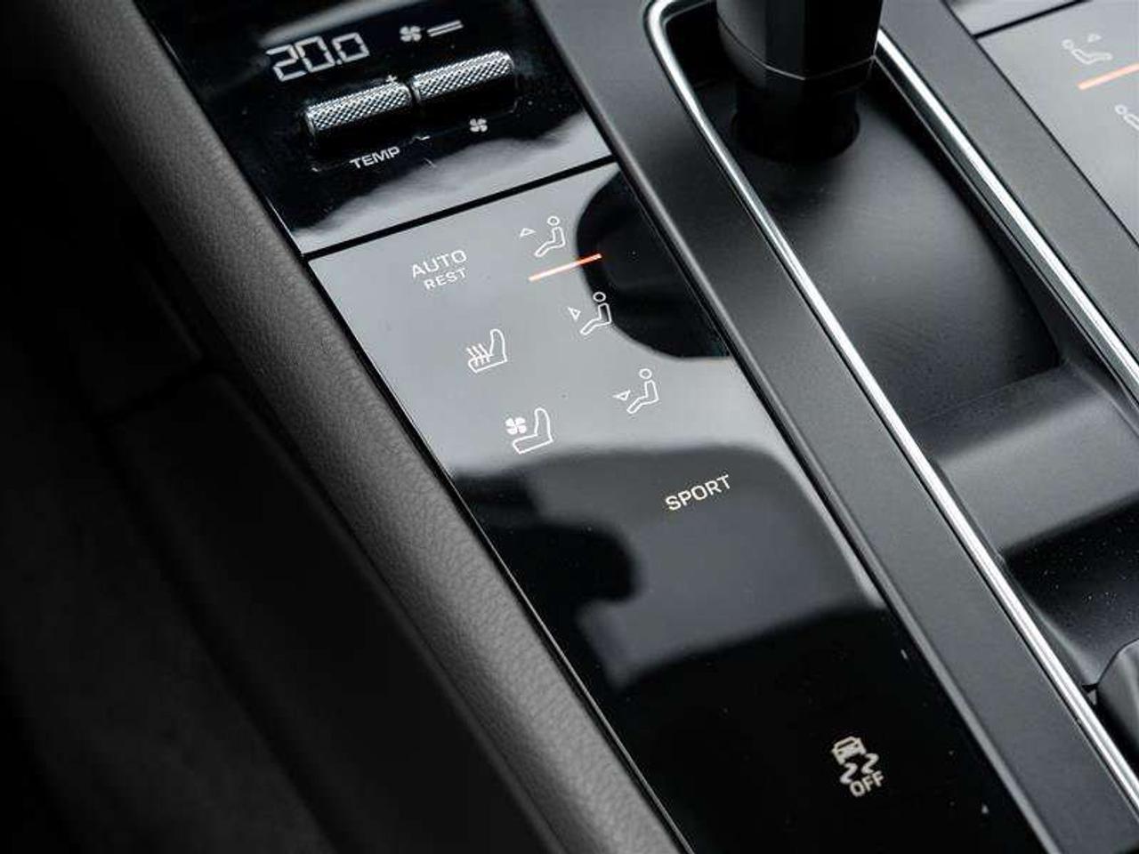 2026 Porsche Macan AWD Premium Pkg Plus 20 Macan S Wheels in Highly Polished Dark Titanium Surround View  Clear LED Ta Photo