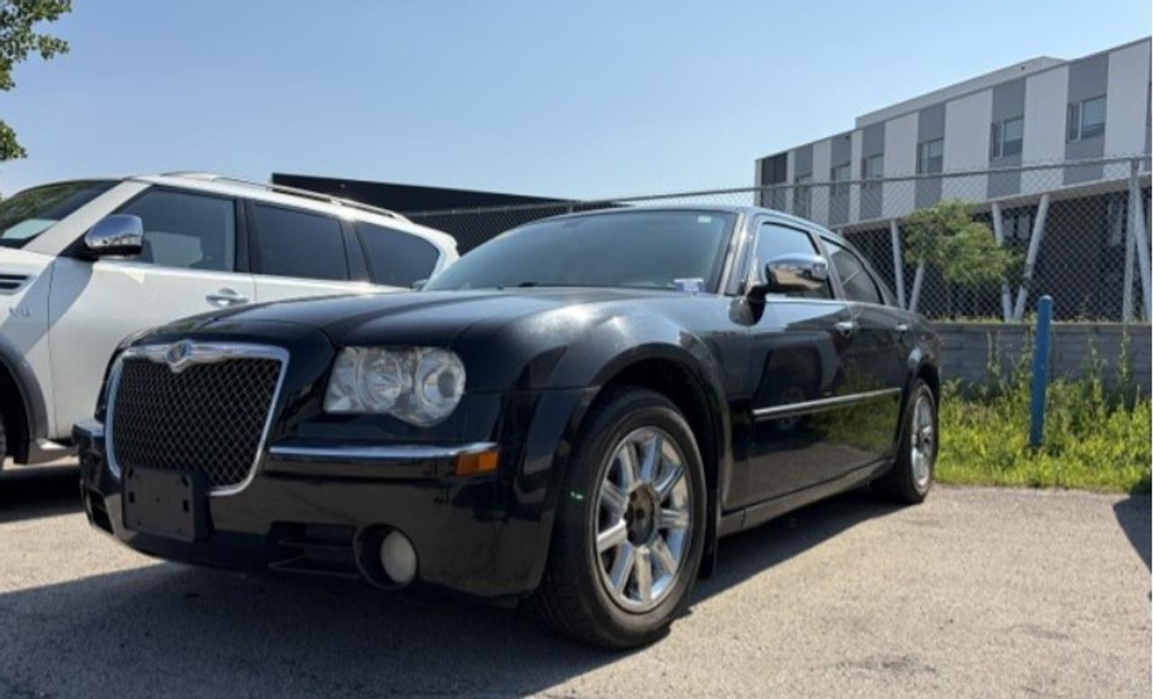Used 2009 Chrysler 300 Limited 4dr Rear-wheel Drive Sedan for sale in Grimsby, ON