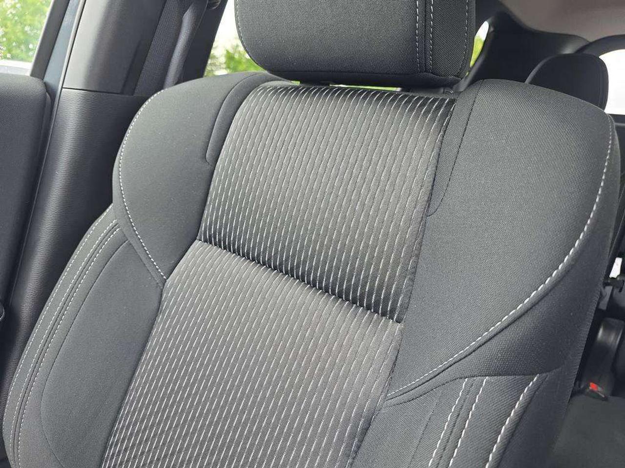 2025 Mitsubishi Outlander SE   NO ACCIDENTS EV RANGE 61KM GAS 687KM Photo