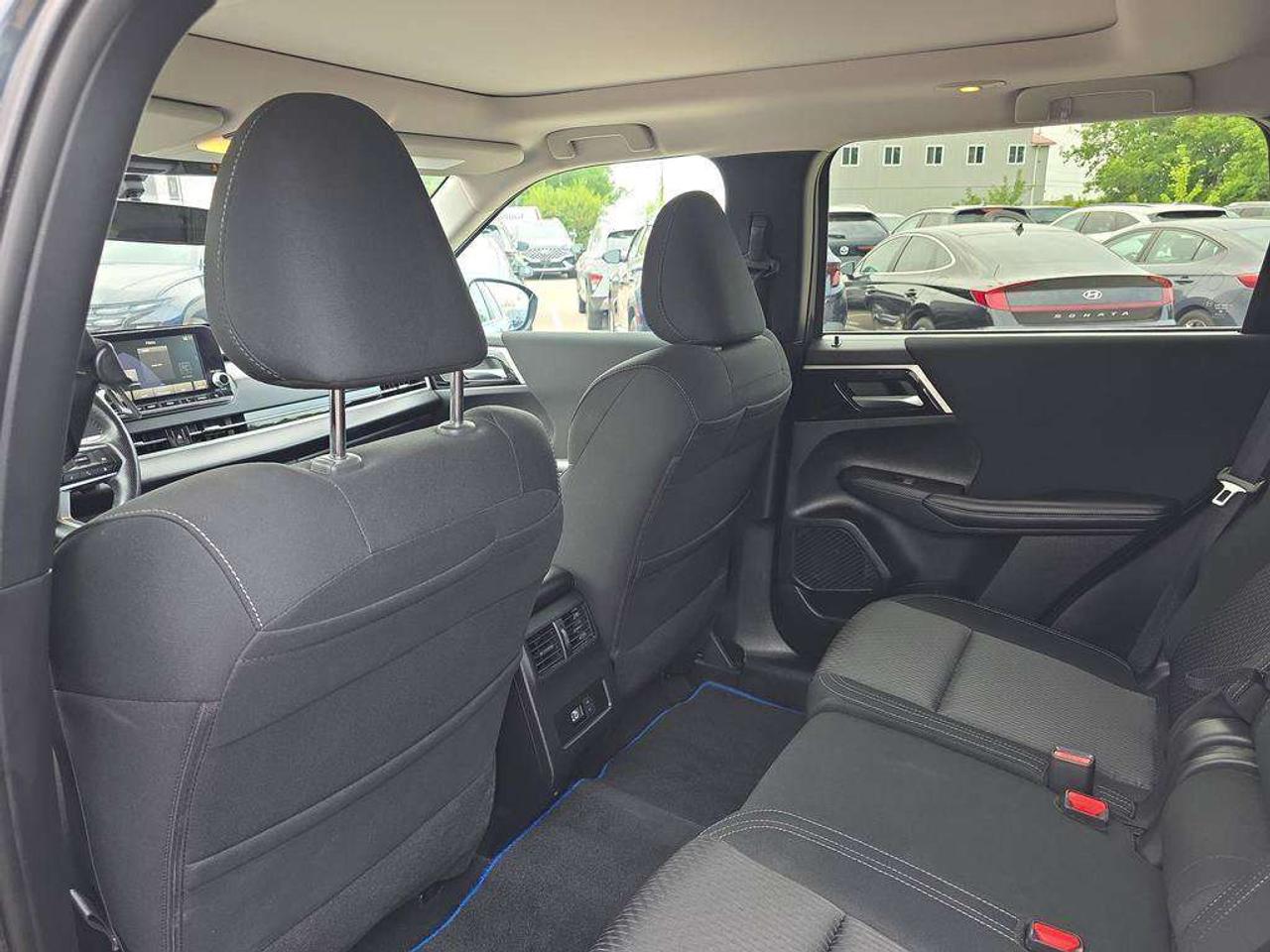 2025 Mitsubishi Outlander SE   NO ACCIDENTS EV RANGE 61KM GAS 687KM Photo
