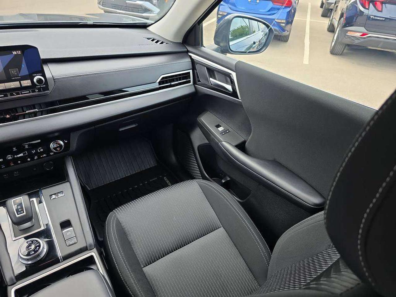 2025 Mitsubishi Outlander SE   NO ACCIDENTS EV RANGE 61KM GAS 687KM Photo
