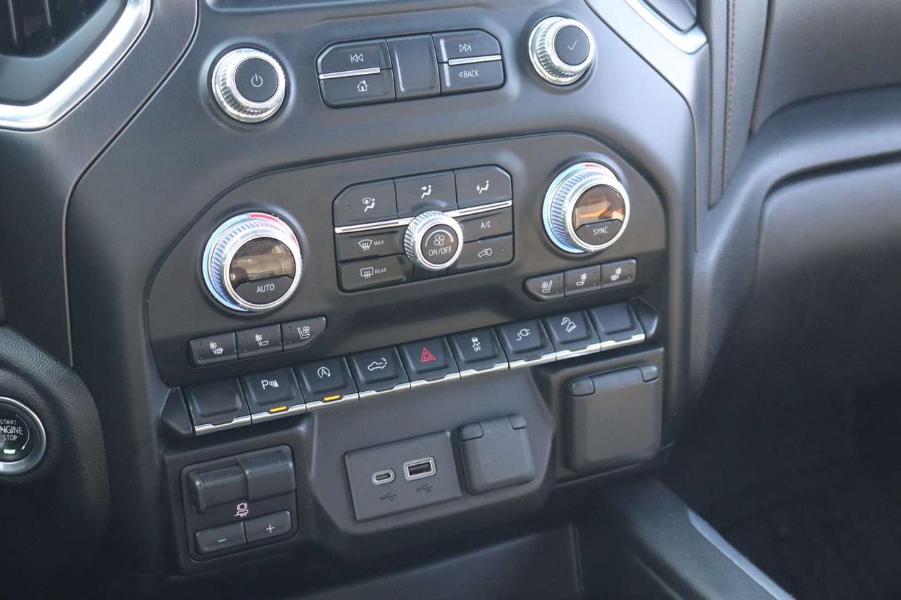 2019 GMC Sierra 1500 AT4 CREW CAB 4WD Photo