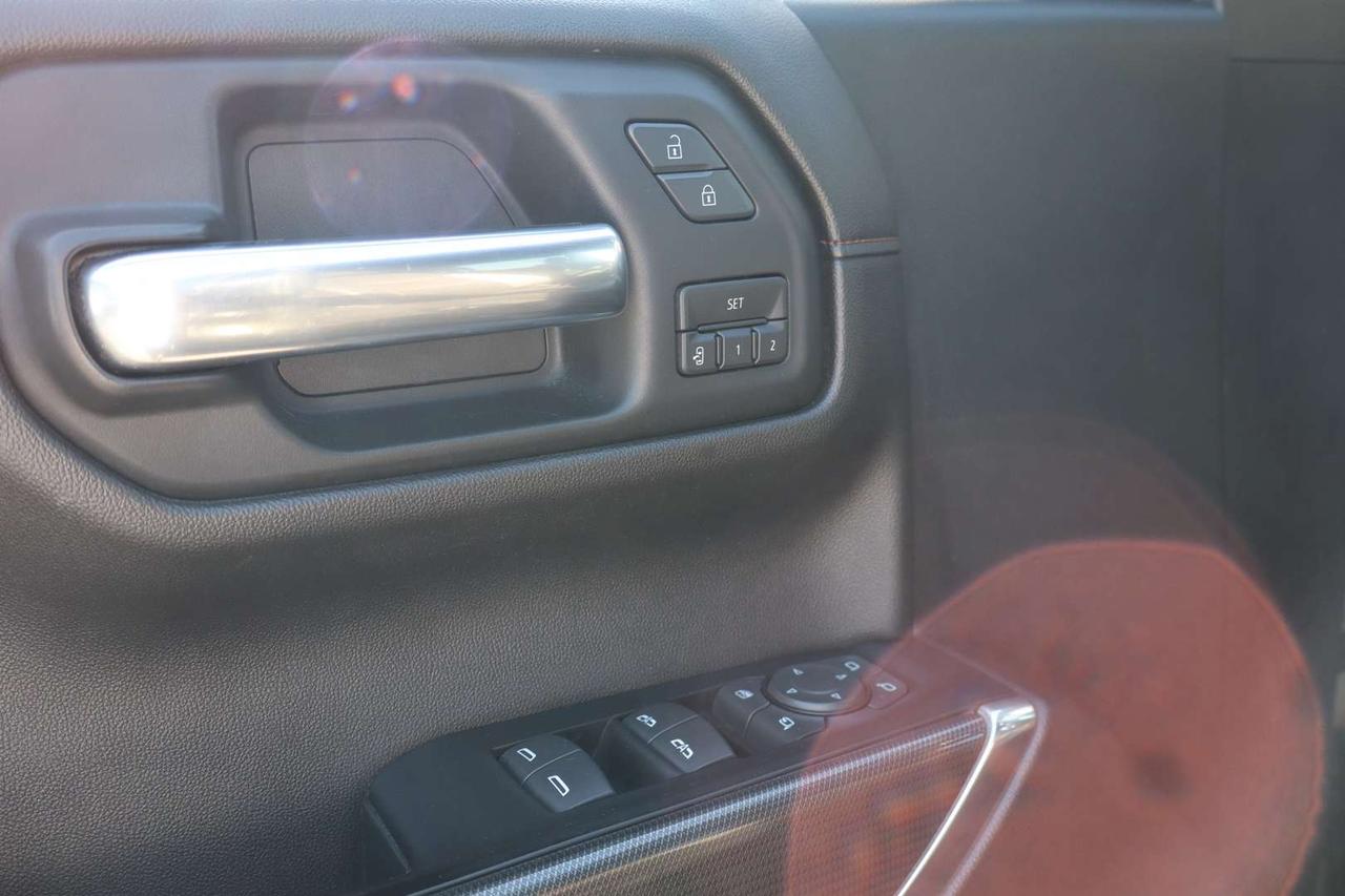 2019 GMC Sierra 1500 AT4 CREW CAB 4WD Photo