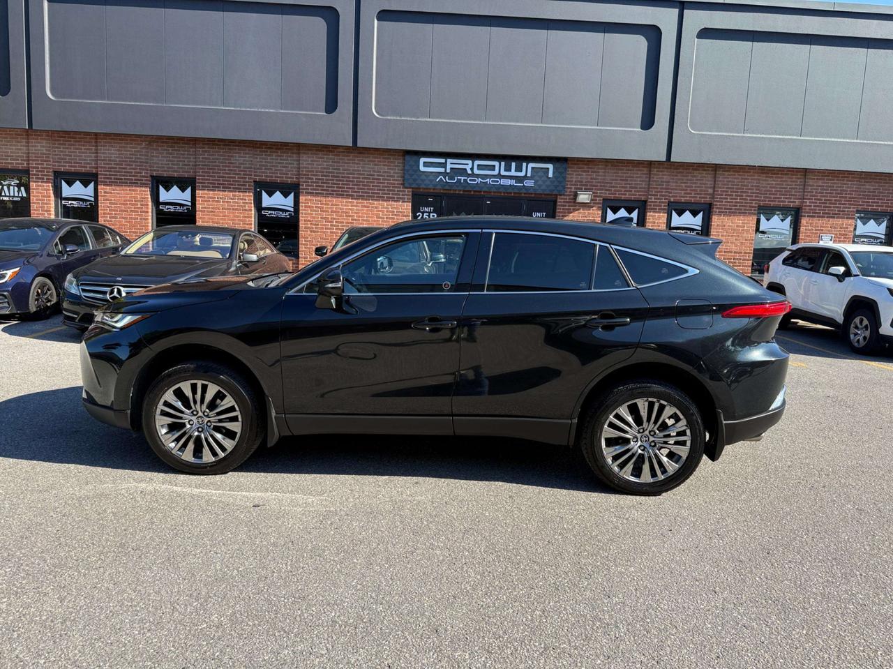 2024 Toyota Venza LIMITED AWD , ONE OWNER, PANORAMIC ROOF, LEATHER Photo