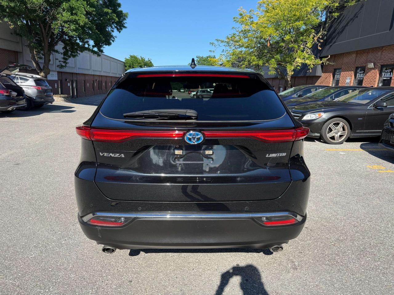 2024 Toyota Venza LIMITED AWD , ONE OWNER, PANORAMIC ROOF, LEATHER Photo