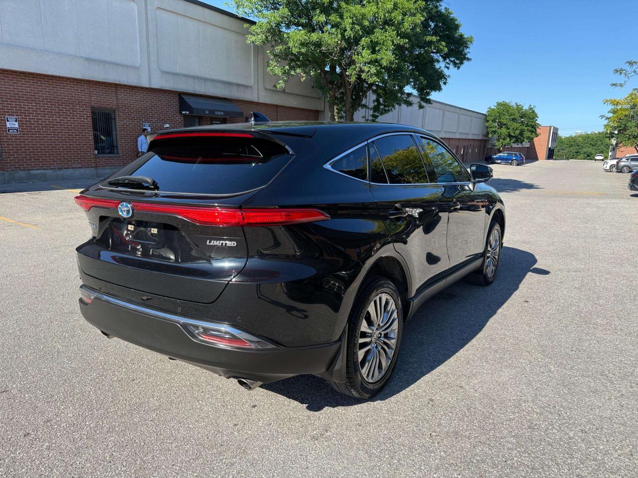 2024 Toyota Venza LIMITED AWD , ONE OWNER, PANORAMIC ROOF, LEATHER Photo
