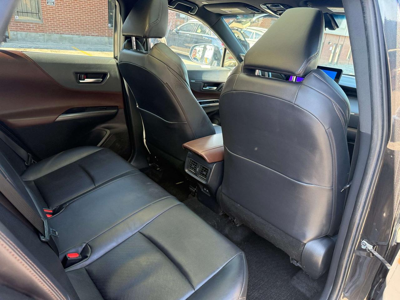 2024 Toyota Venza LIMITED AWD , ONE OWNER, PANORAMIC ROOF, LEATHER Photo