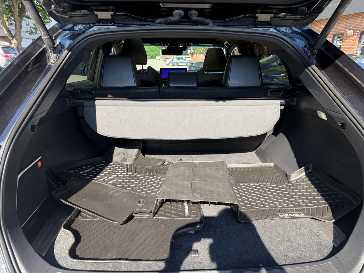 2024 Toyota Venza LIMITED AWD , ONE OWNER, PANORAMIC ROOF, LEATHER Photo