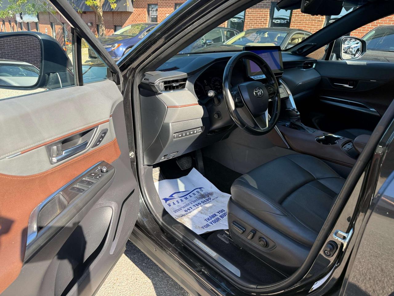 2024 Toyota Venza LIMITED AWD , ONE OWNER, PANORAMIC ROOF, LEATHER Photo