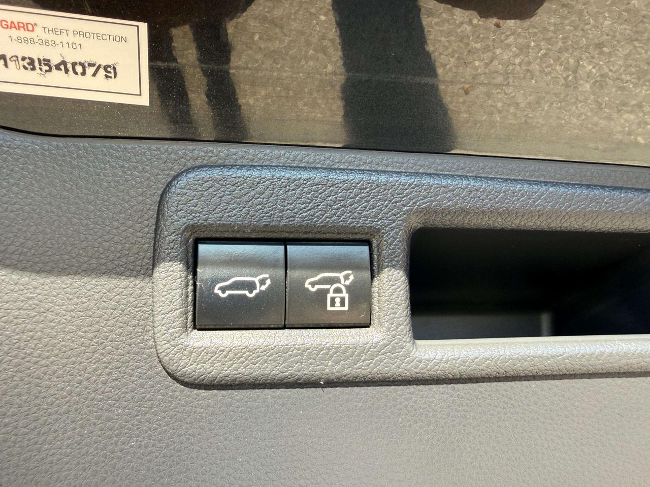 2024 Toyota Venza LIMITED AWD , ONE OWNER, PANORAMIC ROOF, LEATHER Photo