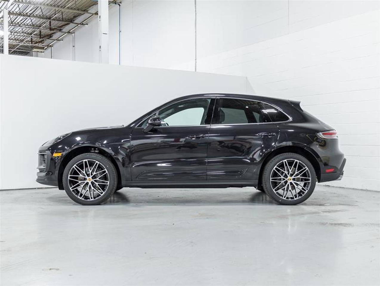 2026 Porsche Macan  Photo3