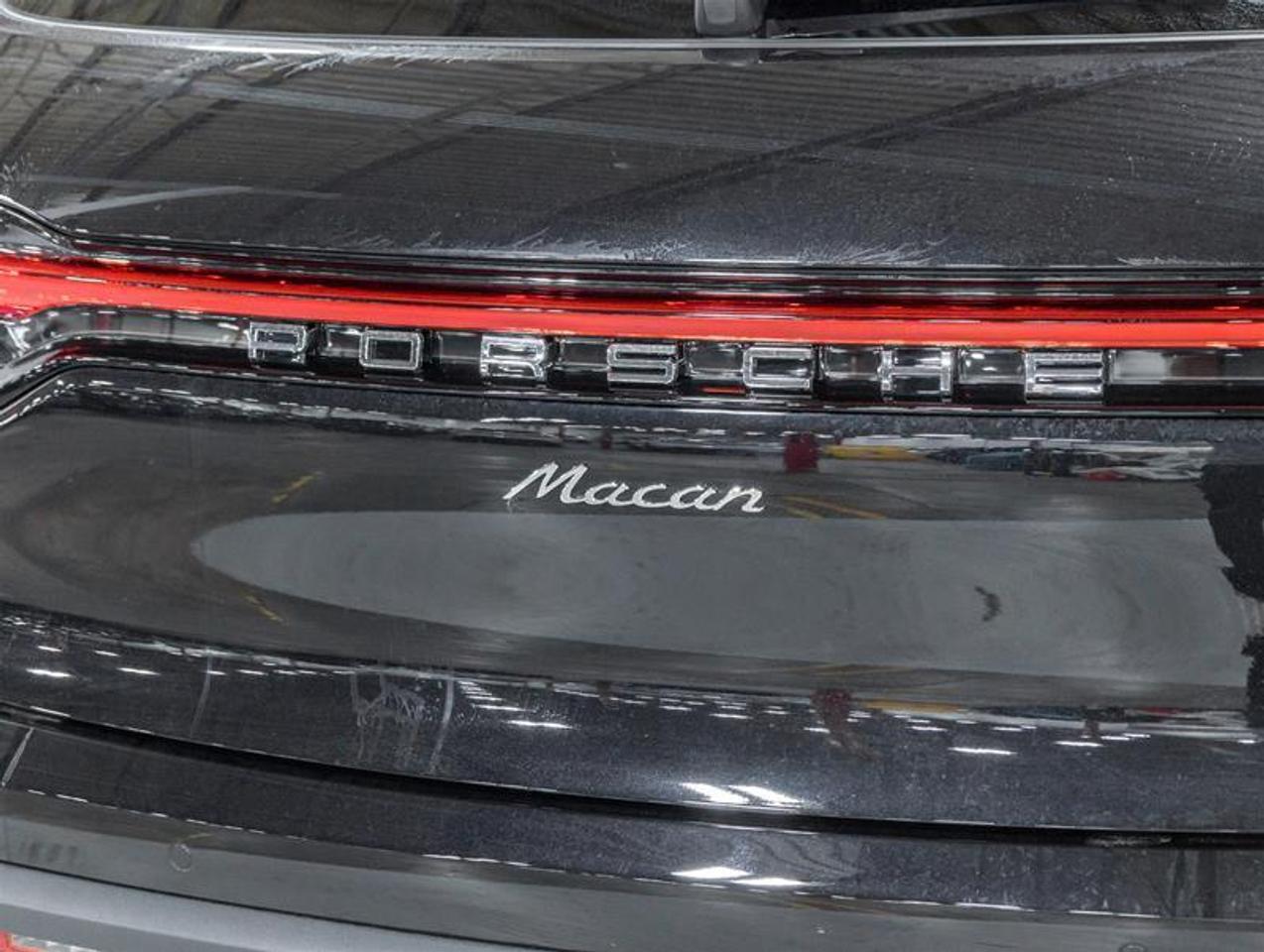 2026 Porsche Macan  Photo