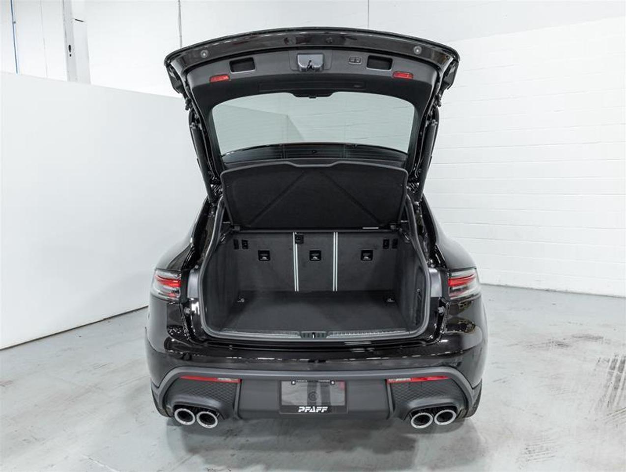 2026 Porsche Macan  Photo