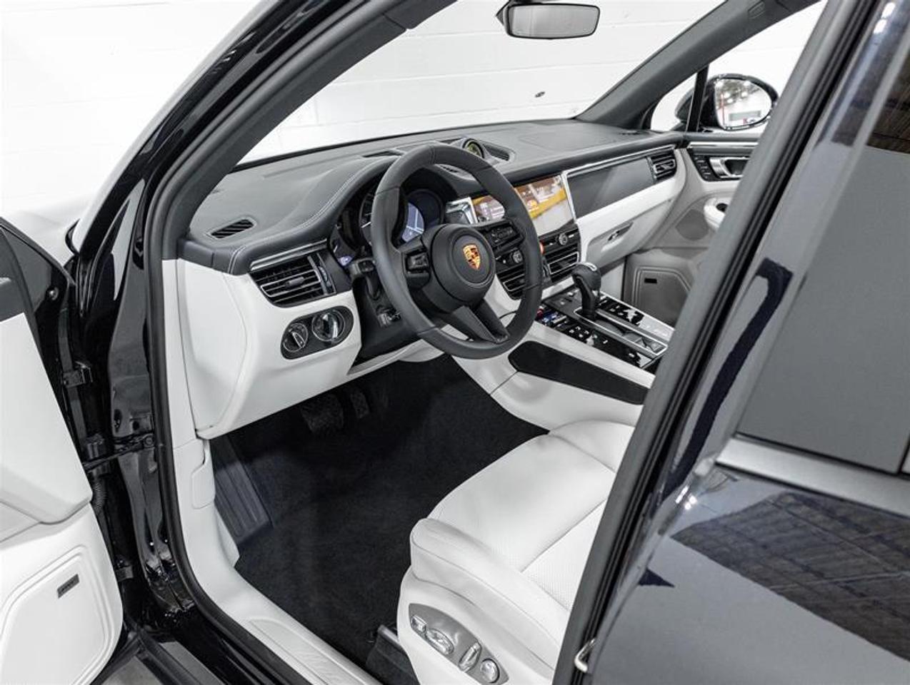 2026 Porsche Macan  Photo