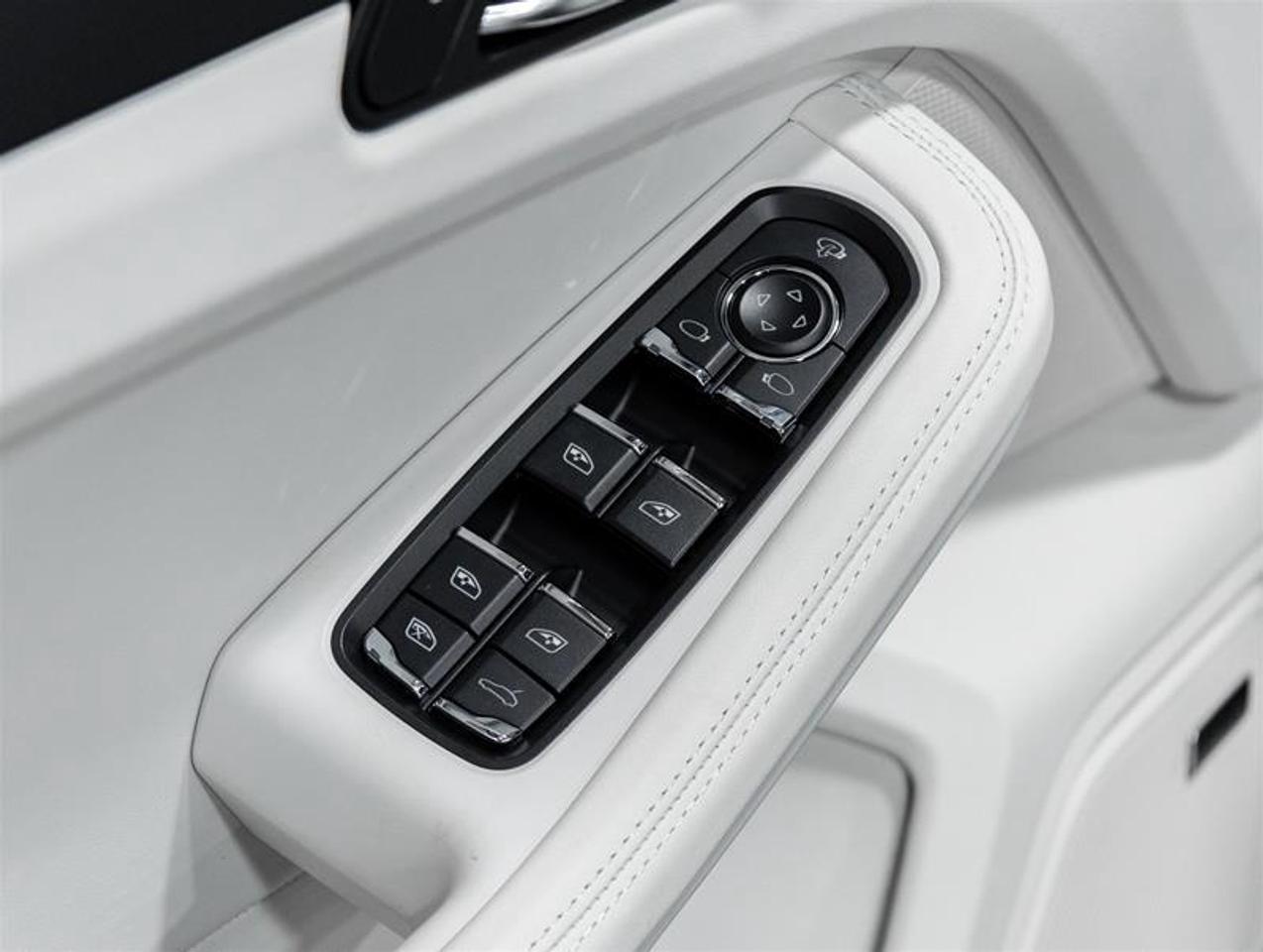 2026 Porsche Macan  Photo