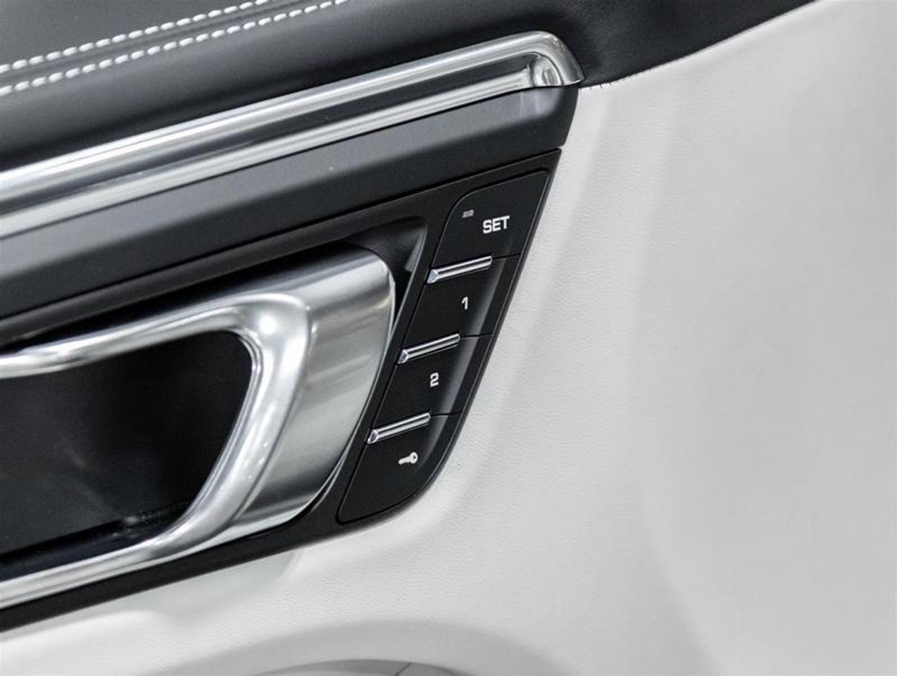 2026 Porsche Macan  Photo