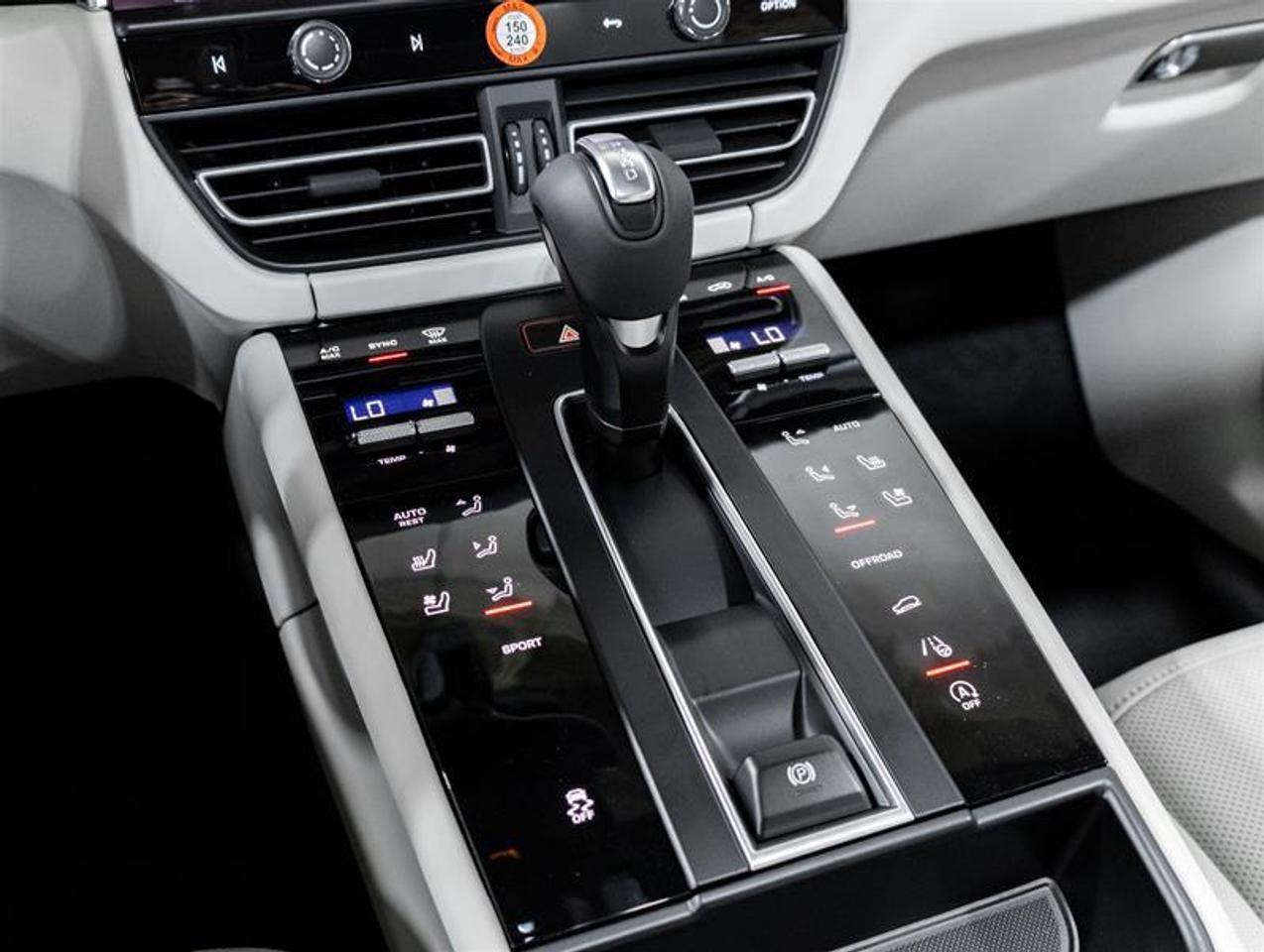 2026 Porsche Macan  Photo