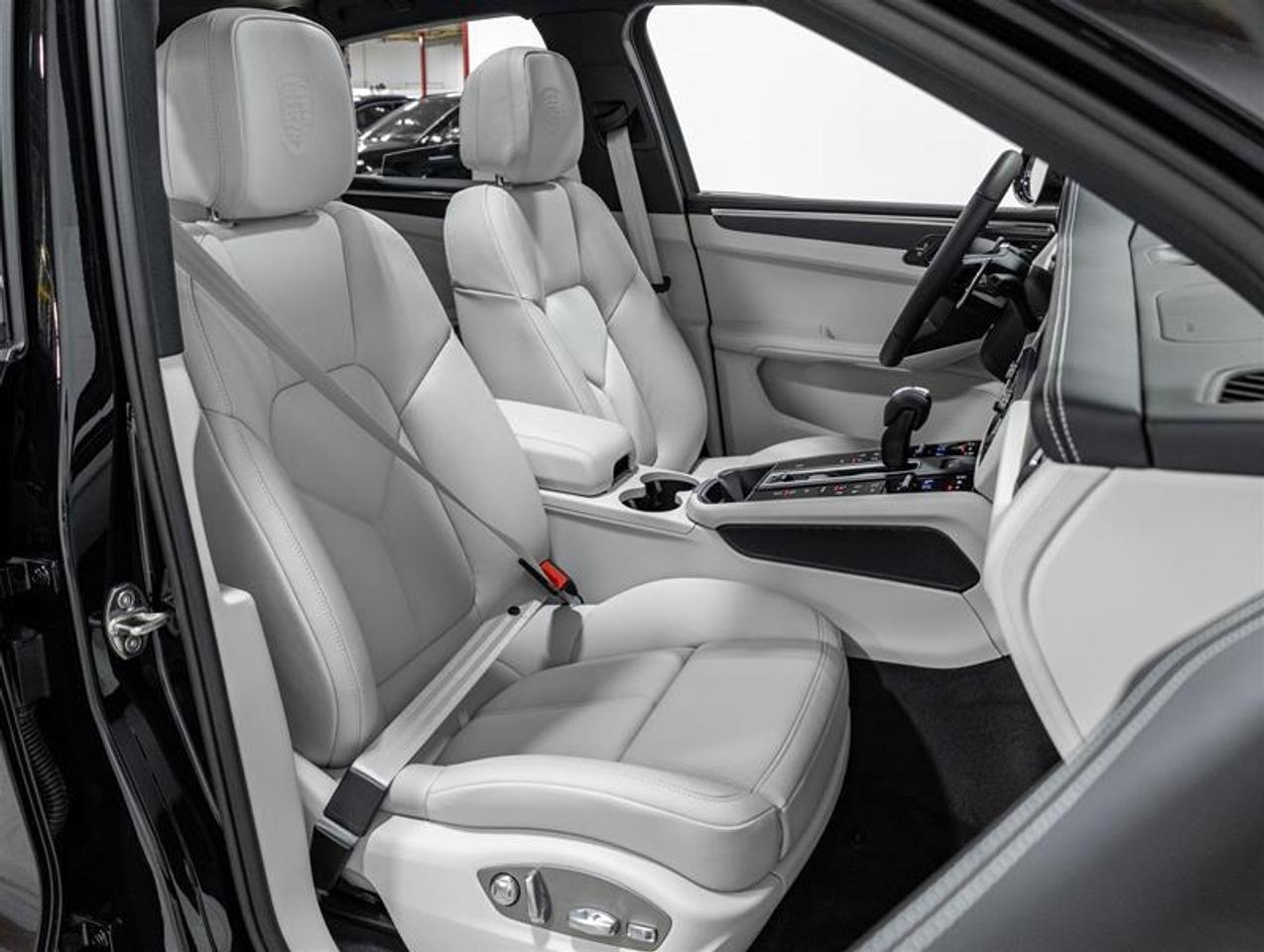 2026 Porsche Macan  Photo