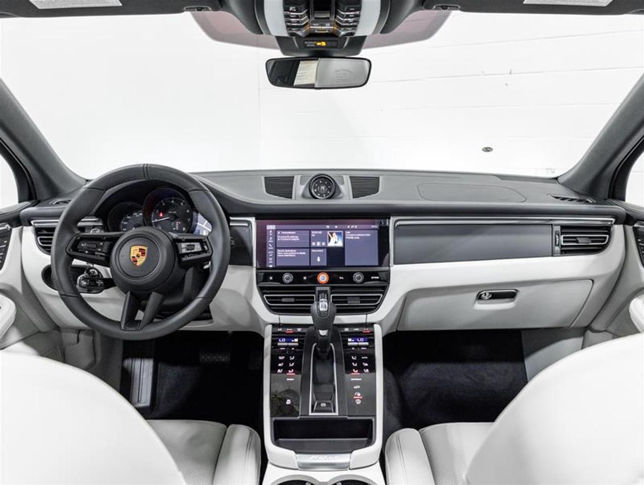 2026 Porsche Macan  Photo