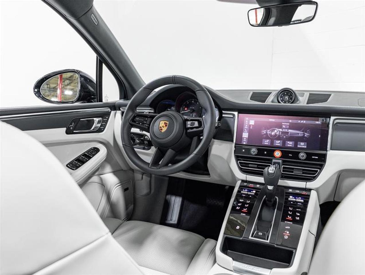 2026 Porsche Macan  Photo