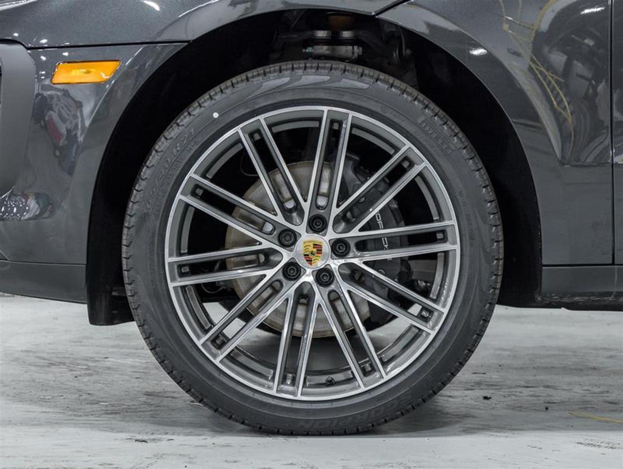 2026 Porsche Macan  Photo4