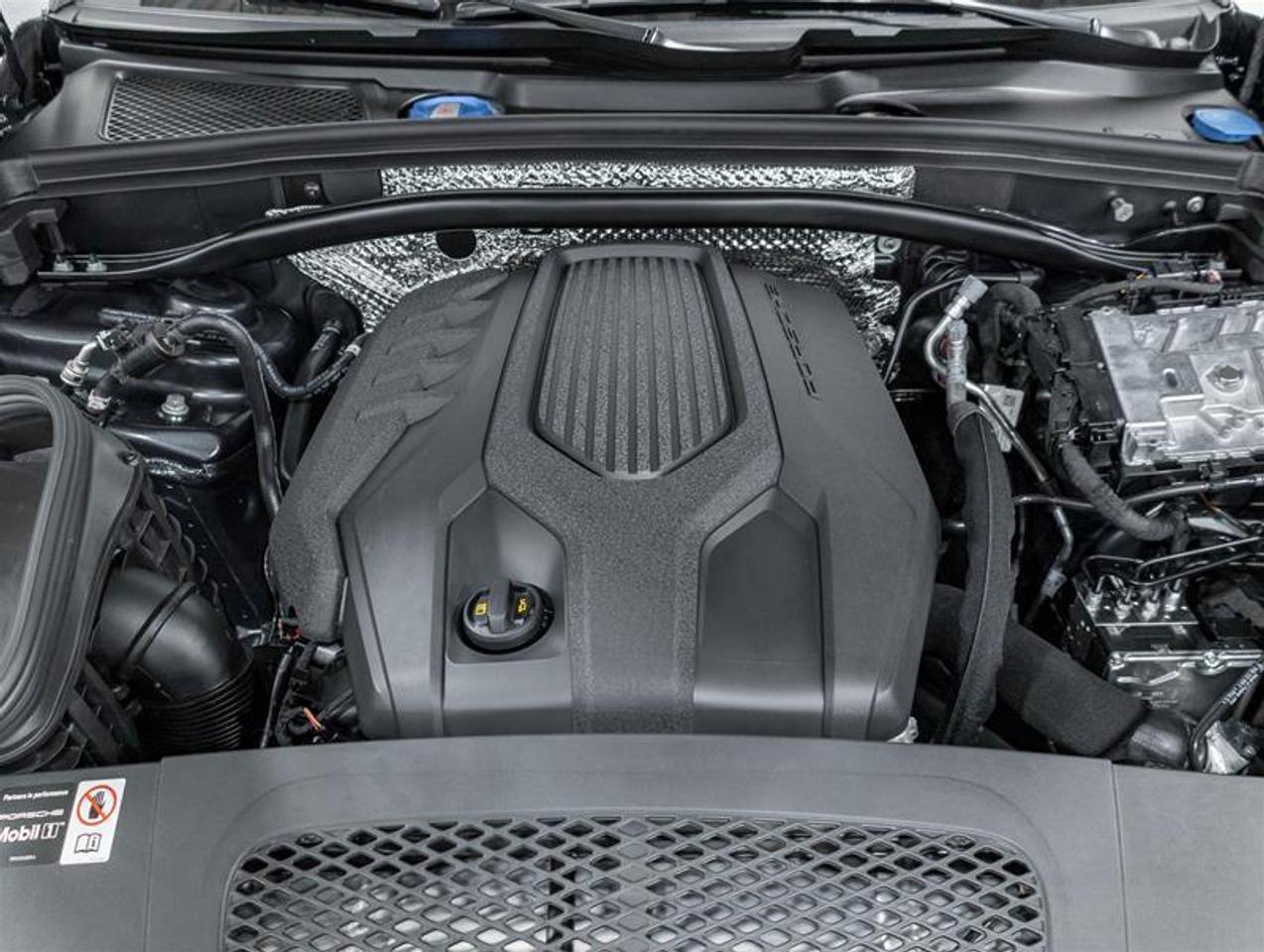 2026 Porsche Macan  Photo1