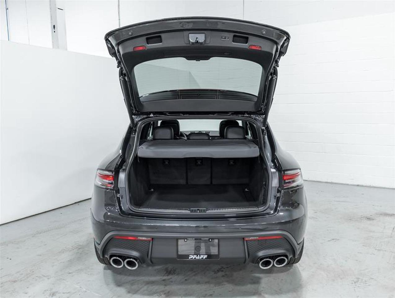 2026 Porsche Macan  Photo