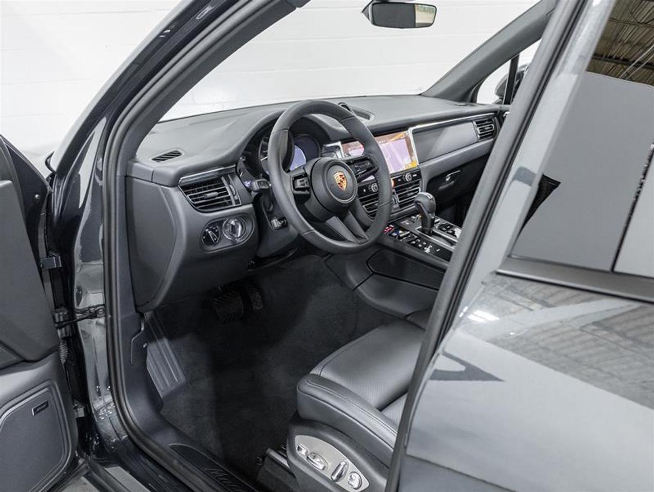 2026 Porsche Macan  Photo