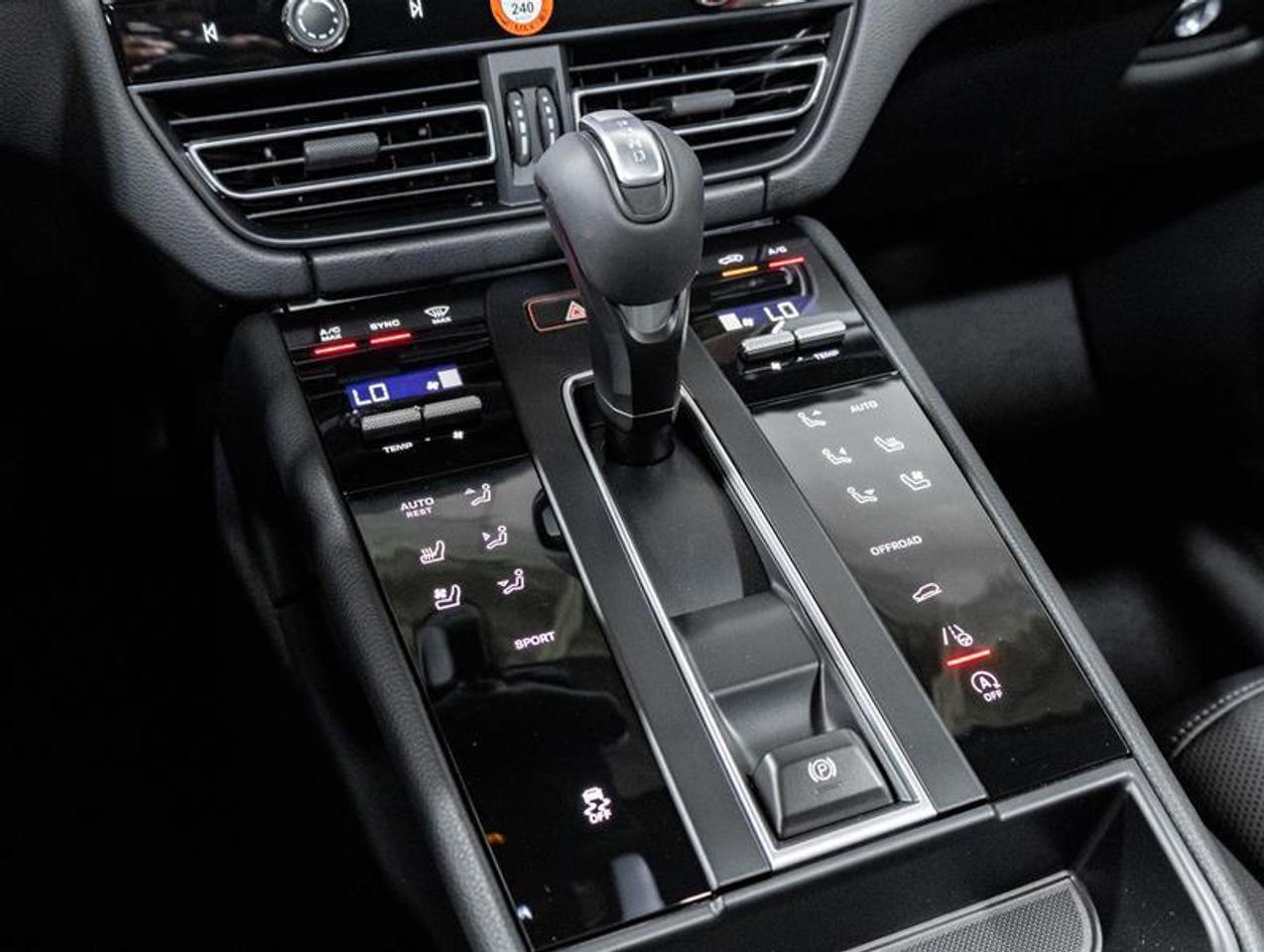 2026 Porsche Macan  Photo