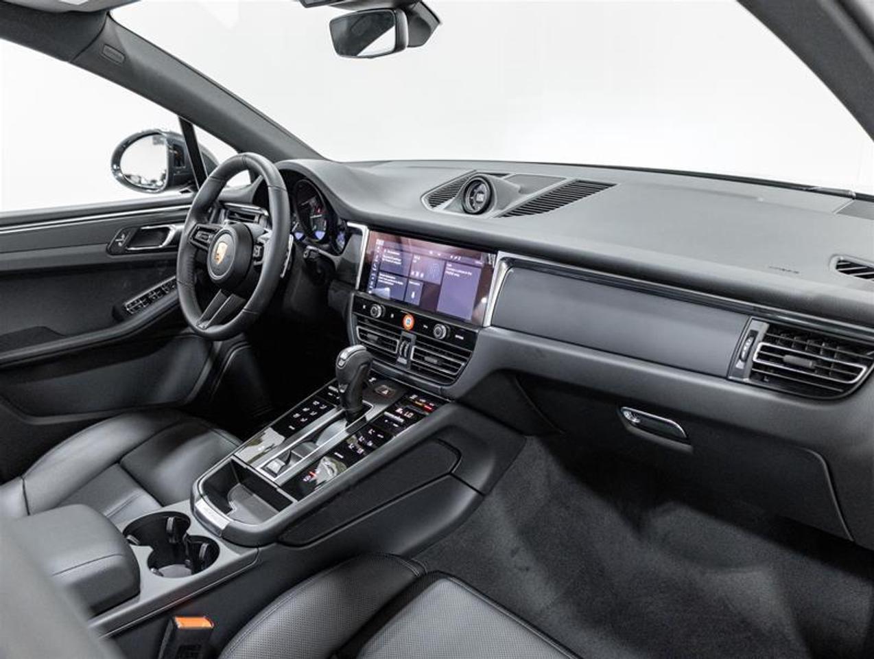 2026 Porsche Macan  Photo