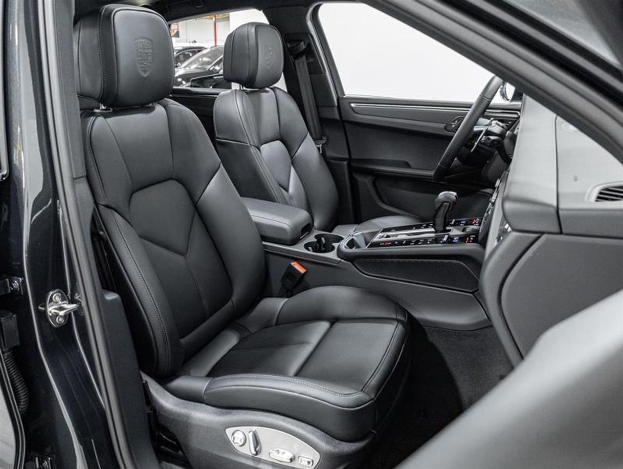 2026 Porsche Macan  Photo
