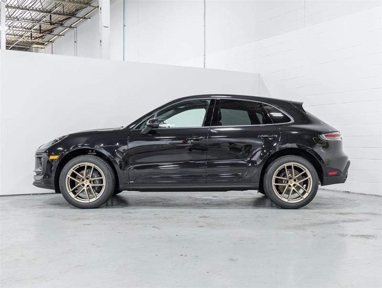 2026 Porsche Macan  Photo3